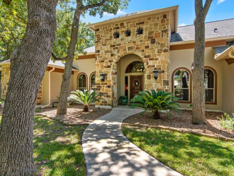 1245 Glenwood Loop – Bulverde